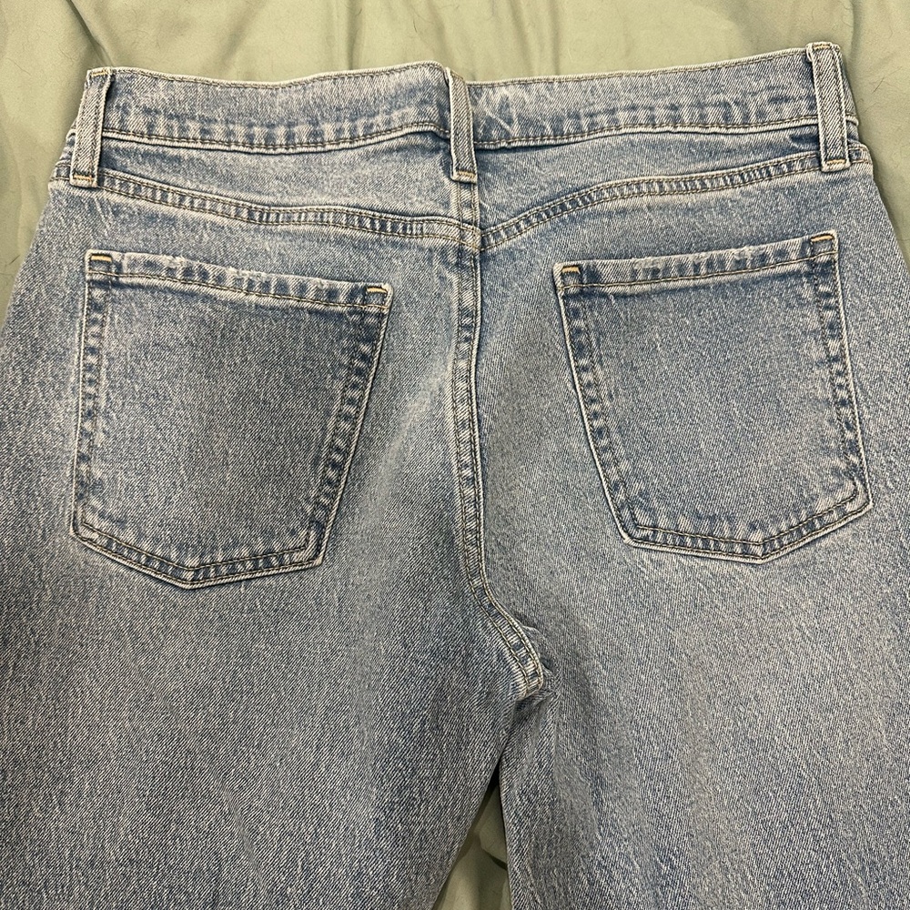 Old Navy Blue Relaxed Jeans with Classic Denim Style